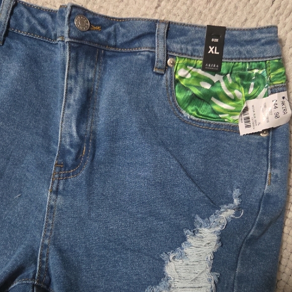 AKIRA Blue Jean Shorts with Green Details Size Xl - Picture 3 of 7